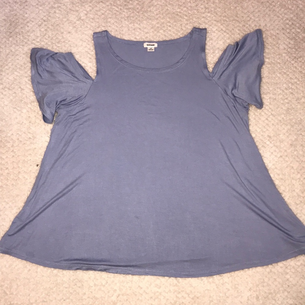 Cold Shoulder tee